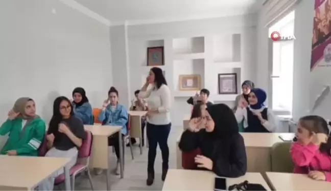 İşaret dili kursuna ilgi her geçen gün artıyor