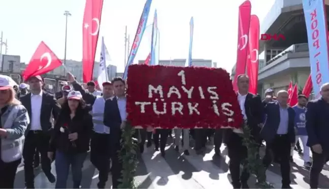 TÜRK-İŞ VE SİME-SEN TAKSİM MEYDANI'NA ÇELENK BIRAKTI