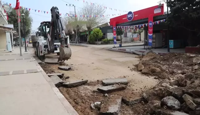 Menderes Belediyesi 44 Mahallede Yol ve Bakım Çalışmalarına Devam Ediyor