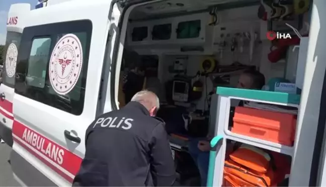 Pendik'te 2 araç çarpıştı: 1'i bebek 4 yaralı