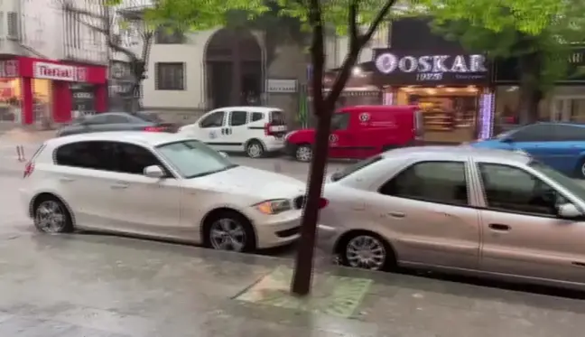 Burdur'da Sağanak Yağmur ve Dolu Yağışı Hayatı Olumsuz Etkiledi