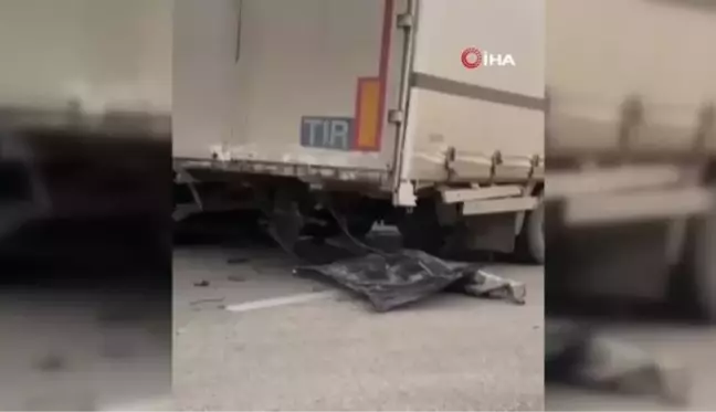 Bursa'da otomobil tırın altına ok gibi girdi : 2 ağır yaralı