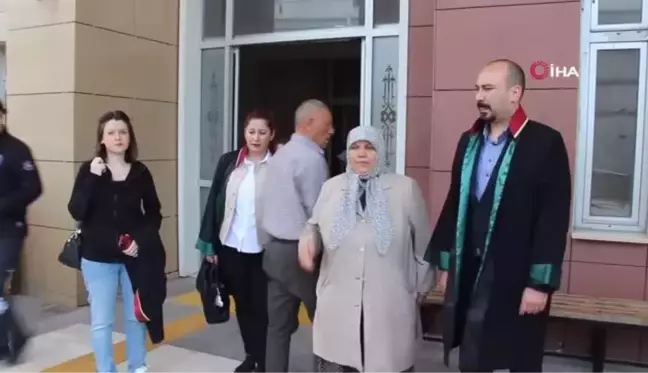 Kızı öldürülen anne karar sonrası gözyaşlarına boğuldu