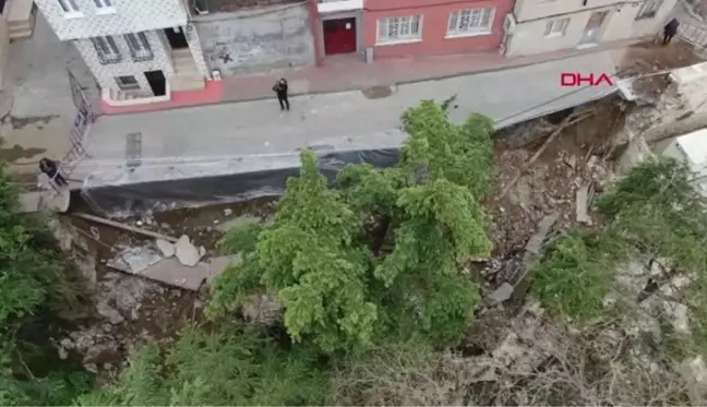 BEYOĞLU'NDA İSTİNAT DUVARI OKULUN BAHÇESİNE ÇÖKTÜ - 2