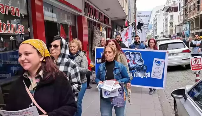 Sol Parti Artvin İl Örgütü Hopa'da Bağımsızlık Yürüyüşü Düzenledi