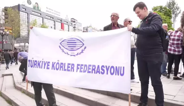 Görme engelliler seçim şablonunda Braille alfabesi olmamasını protesto etti