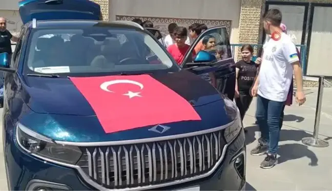 Türkiye'nin otomobili TOGG, Erzin'de görünücüye çıktı