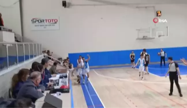 Belediye başkanı basketbol takımında