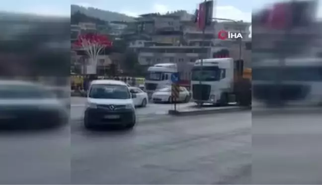 Hatay'da freni patlayan kamyon araçlara daldı: 3 ölü, 20 yaralı