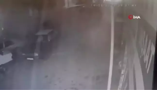 Kepçe operatörü elindeki sigarayla apartmana girdi, ortalık savaş alanına döndü