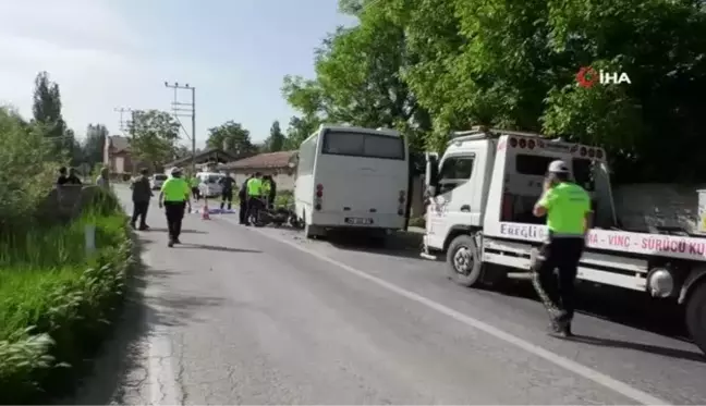 Konya'da motosiklet ile işçi servisi çarpıştı: 2 ölü