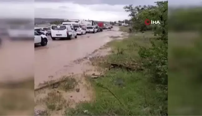 Ankara - Samsun yolu selden dolayı trafiğe kapandı