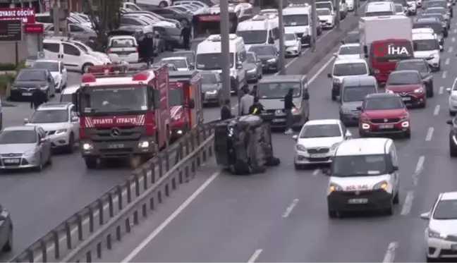 Avcılar'da kontrolden çıkan araç metrobüs bariyerine çarptı: 1 yaralı