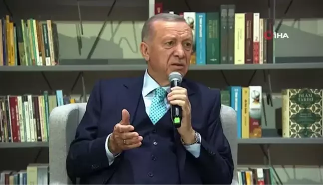 Cumhurbaşkanı Erdoğan, Rami Kütüphanesi'nde gençlerle bir araya geldi