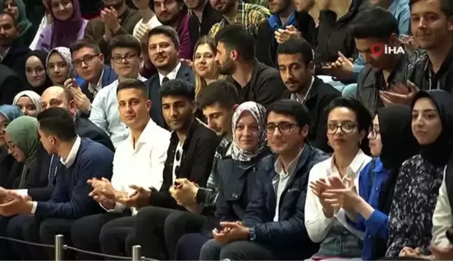 Cumhurbaşkanı Erdoğan, Rami Kütüphanesi'nde gençlerle bir araya geldi