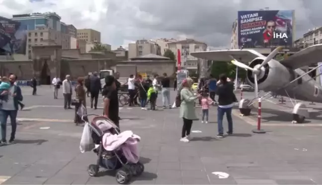 Kayseri Tayyare Fabrikası'nda üretilen ilk P-24A uçağı meydanda sergileniyor