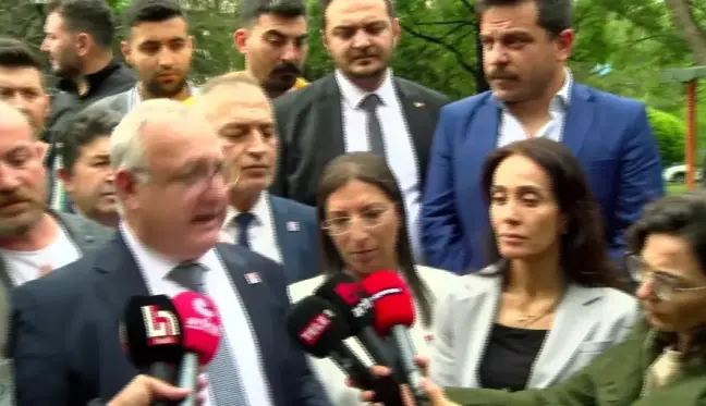 CHP Ankara İl Başkanlığı, AKP İl Başkanlığı önüne siyah çelenk bırakmak istedi