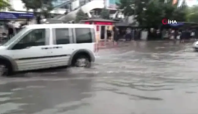 Sincan'da sağanak yolları göle çevirdi, tünelleri su bastı