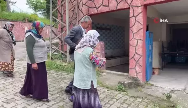 110 yaşındaki Safiye nine 2. tur seçimleri için sandık başına gitti