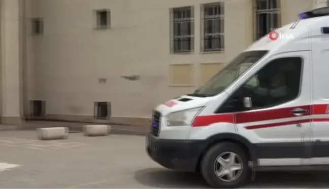 Ambulansla taşınan hastalar sandık başına gitti