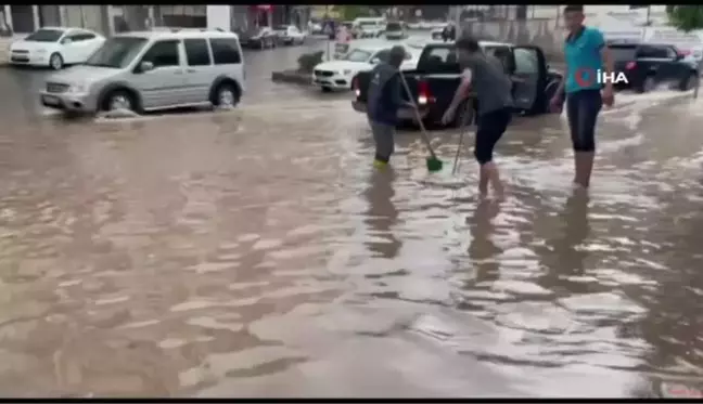 Suşehri'nde yollar göle döndü