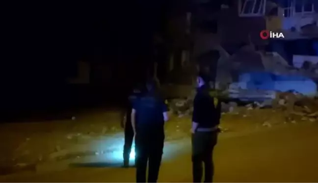 Hatay Kırıkhan'da Ağır Hasarlı Bina Çöktü