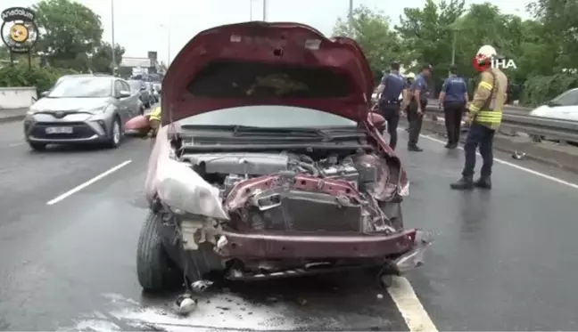 Bakırköy'de Otomobil Bariyerlere Çarptı: 1 Yaralı