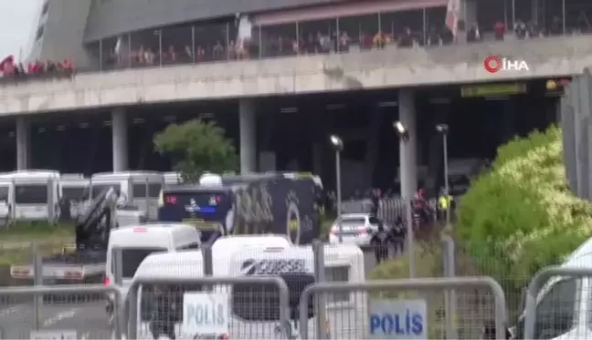 Fenerbahçe derbi için Nef Stadyumu'na ulaştı