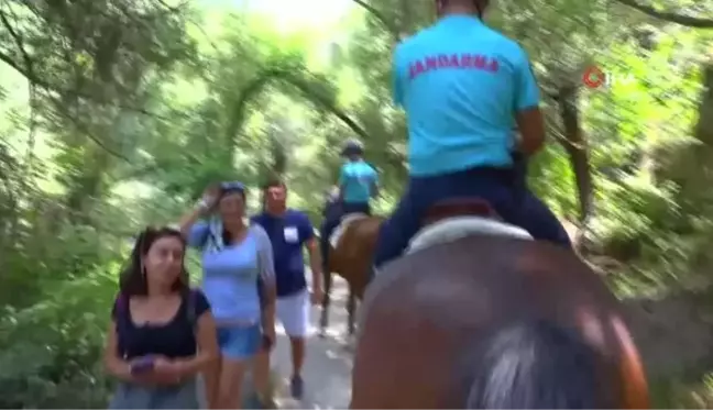 Ihlara Vadisi'nde Atlı Jandarmalar Güvenliği Sağlıyor