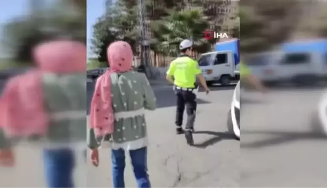 Trafik Polisleri Yanlış Okula Giden Öğrenciye Yardım Etti