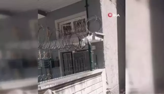 Elazığ'da tellere sıkışan kedi böyle kurtarıldı