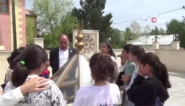 Namuslarını korumak için kuyuya atlayan şehit kadınların yaşadıkları minik Elif Naz'ı gözyaşlarına boğdu