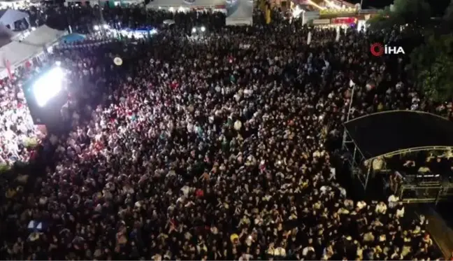 Tekirdağ'da 400 Bin Kişilik Kiraz Festivali Konserinde Ünlüler Geçidi