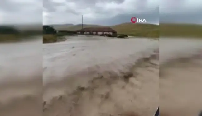 Sağanak yağışlar Kırşehir'in ilçelerini vurdu