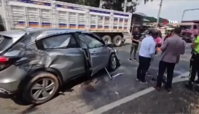 Otomobil ile ambulansın karıştığı kazada 6 kişi yaralandı