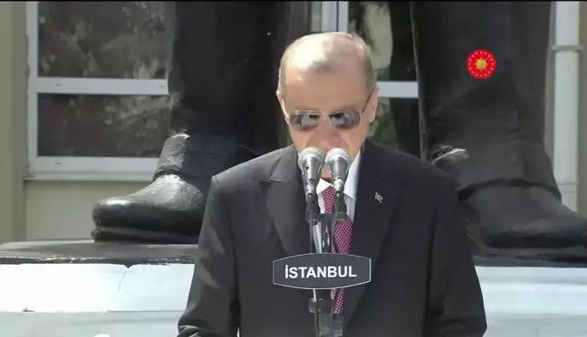 Cumhurbaşkanı Erdoğan'dan öğrencilere çağrı: Kitapla bağınızı kesmeyin