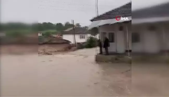 Samsun'da sağanak yağış taşkın ve su baskınlarına neden oldu