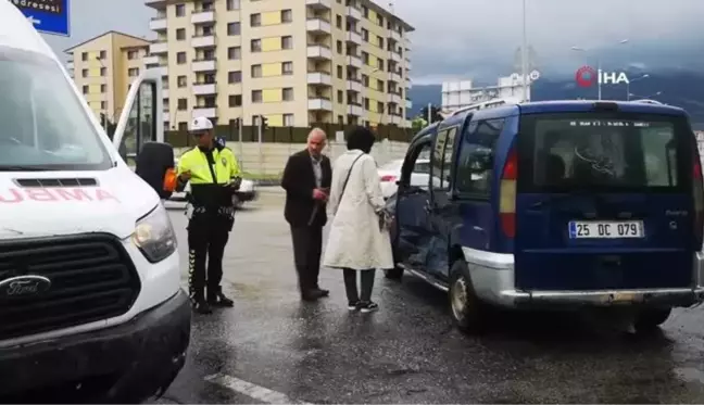 Erzurum'da hasta taşıyan ambulans kaza yaptı