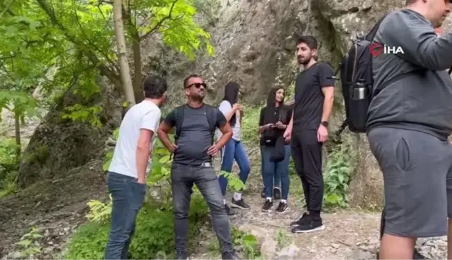 Yüksekovalı dağcılar Kaval Şelalesi'ni gezdi