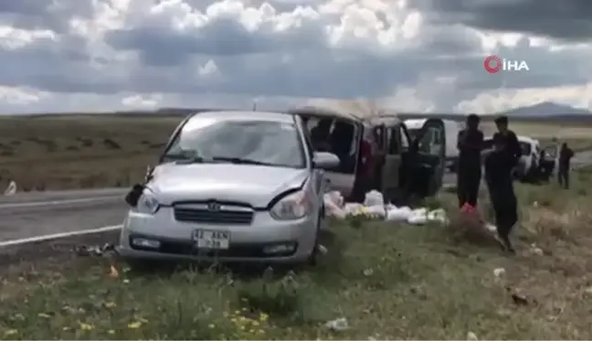 Kars'ta trafik kazası: 3'ü çocuk, 12 yaralı