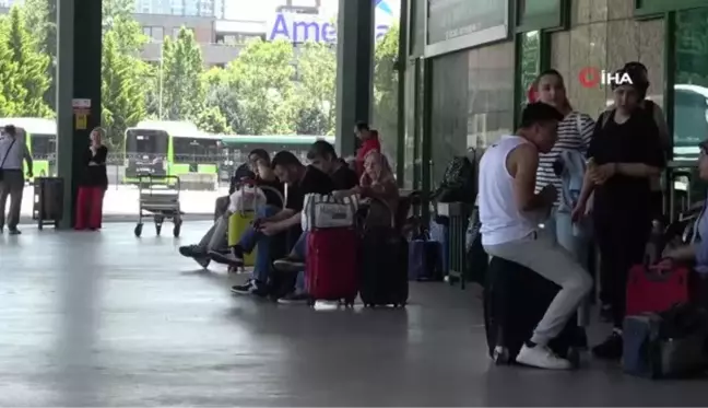 Otogarda Bayram Yoğunluğu Başladı