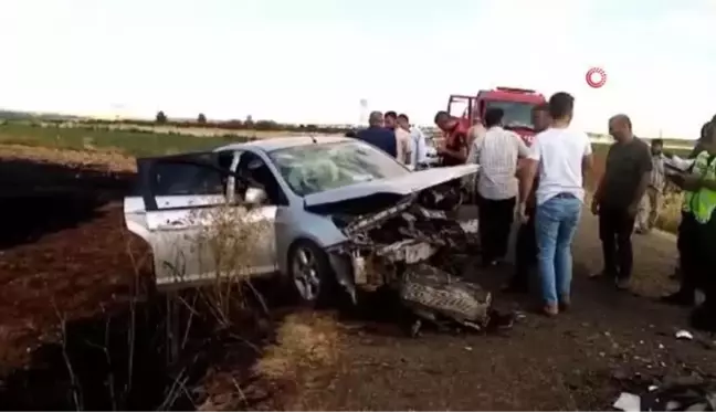 Otomobiller kafa kafaya çarpıştı: 5 yaralı