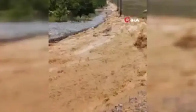 Niğde'de Baraj Borusu Patladı, Köyü Su Bastı