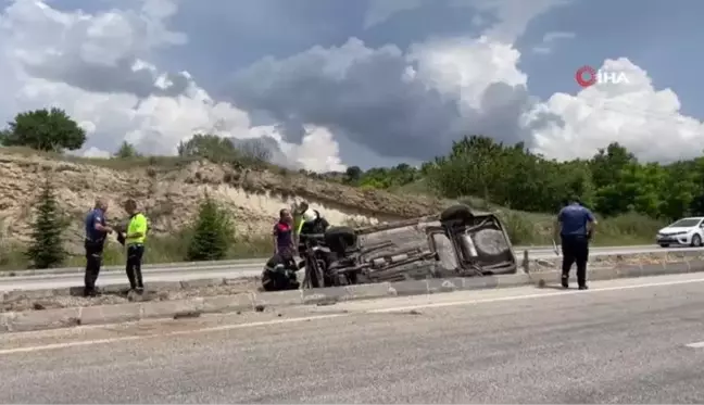 Burdur'da kontrolden çıkan otomobil refüjde ters döndü: 1 yaralı