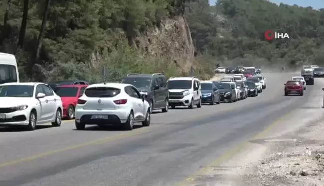 Fethiye'de bayram yoğunluğu trafiğe yansıdı