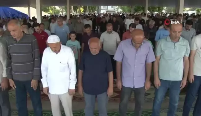 Malatyalılar Bayram Namazı İçin Camileri Doldurdu