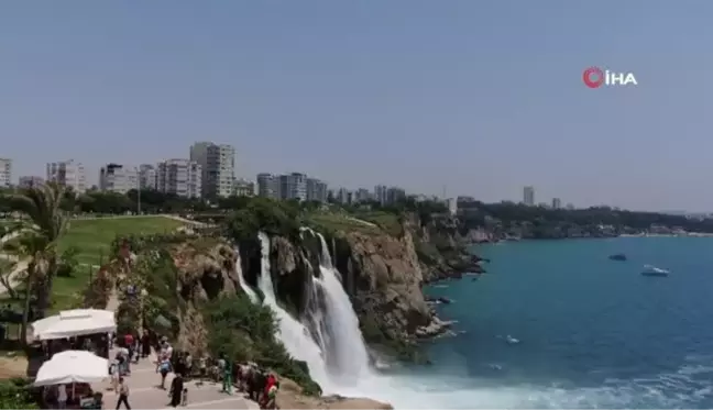 Antalya'nın dünyaca ünlü şelalesine ziyaretçi akını