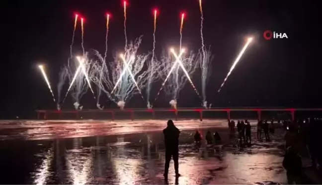 Yeni Zelanda'da 35 bin kişi havai fişek gösterisini izledi