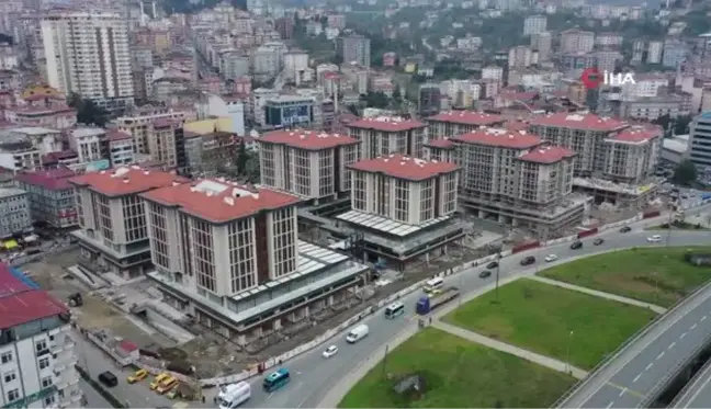 Rize'de Kentsel Dönüşümle İnşaatı Tamamlanan Belediye Bloklarındaki İş Yerleri Hak Sahiplerine Teslim Ediliyor