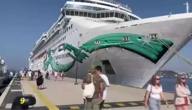 Norwegian Jade, Bodrum'a 2 bin 658 yolcu getirdi